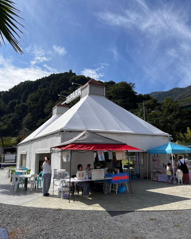 本日は愛川町シネママルシェに参加しています

昼はマルシェ
夜はシネマ

楽しみます